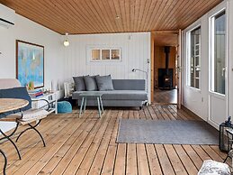 Cozy Summer House Near Ore Strand