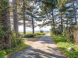 Cozy Summer House Near Ore Strand