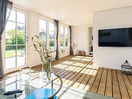Cozy Summer House Near Ore Strand