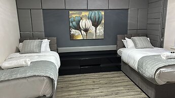 Goodwood Drive Hideaway - 4BR House