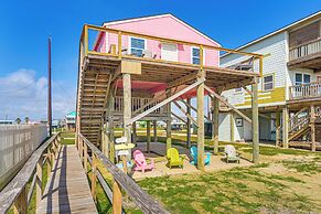 Beachfront Cottage w/ Boardwalk in Freeport