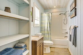 Beachfront Cottage w/ Boardwalk in Freeport