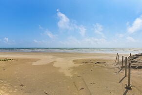 Beachfront Cottage w/ Boardwalk in Freeport