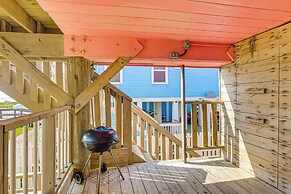 Beachfront Cottage w/ Boardwalk in Freeport