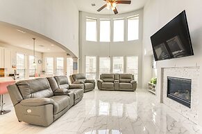 Games, Films & Outdoor Fun: Luxe Home in La Marque