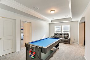 Games, Films & Outdoor Fun: Luxe Home in La Marque