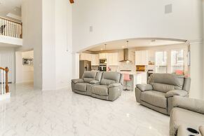 Games, Films & Outdoor Fun: Luxe Home in La Marque