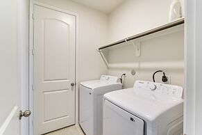 Games, Films & Outdoor Fun: Luxe Home in La Marque