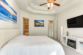 Games, Films & Outdoor Fun: Luxe Home in La Marque