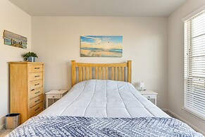 Games, Films & Outdoor Fun: Luxe Home in La Marque