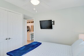 Beach & Pool Access: Gulf Shores Getaway!