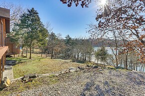 Table Rock Lake Cabin w/ Waterfront Views!