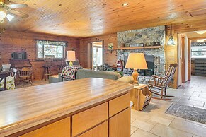 Table Rock Lake Cabin w/ Waterfront Views!