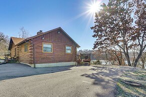 Table Rock Lake Cabin w/ Waterfront Views!