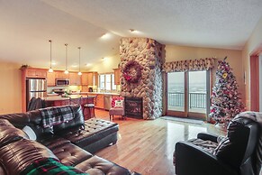 Home w/ Hot Tub & Dock on Howard Lake!