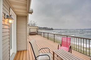 Home w/ Hot Tub & Dock on Howard Lake!