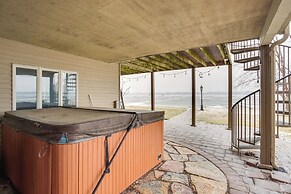 Home w/ Hot Tub & Dock on Howard Lake!