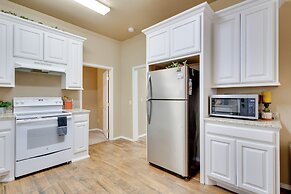 Apartment Half-mi to Downtown Guthrie!