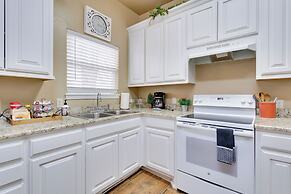 Apartment Half-mi to Downtown Guthrie!