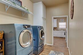 Historic Home Half-mile to Downtown Guthrie!