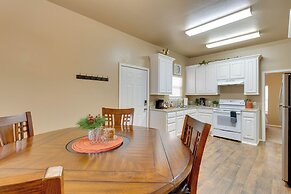 Historic Home Half-mile to Downtown Guthrie!