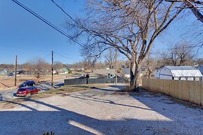 Apartment Half-mi to Downtown Guthrie!