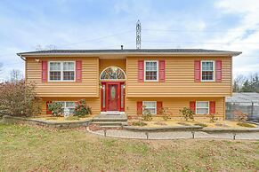 4 Mi to Hudson River: Quiet Newburgh Home!