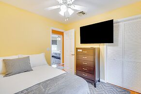 4 Mi to Hudson River: Quiet Newburgh Home!