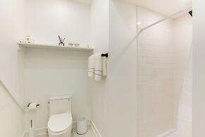 Centrally Located & Pet Friendly: Yonkers Studio!