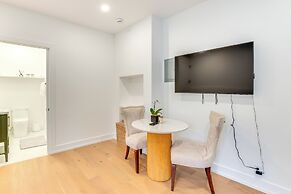 Centrally Located & Pet Friendly: Yonkers Studio!