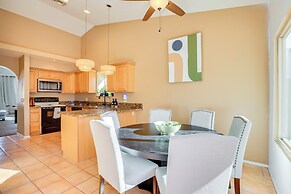 Poolside Oasis: 3 Mi to Lookout Mountain Park!