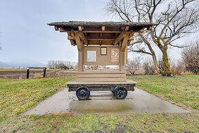 Walking Trail On-site: Tranquil Klamath Falls Apt!