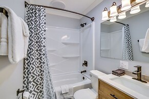 2 Mi to Frontier Park: Pet-friendly Retreat