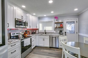 2 Mi to Frontier Park: Pet-friendly Retreat