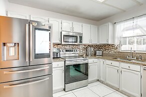 3 Mi to Marina: Riverview Family Home w/ Lanai!