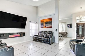 3 Mi to Marina: Riverview Family Home w/ Lanai!