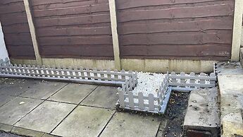 Housesleeps9-fireplace-garden-bbq-tv