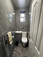 Housesleeps9-fireplace-garden-bbq-tv