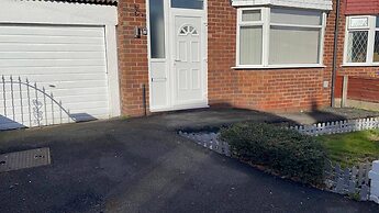 Housesleeps9-fireplace-garden-bbq-tv