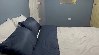 Housesleeps9-fireplace-garden-bbq-tv