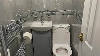 Housesleeps9-fireplace-garden-bbq-tv