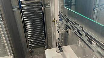 Housesleeps9-fireplace-garden-bbq-tv