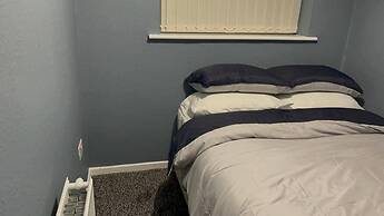 Housesleeps9-fireplace-garden-bbq-tv