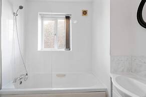 Homely 3 bed House Near Birmingham City Centre