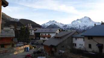 Bright Escape Near Ski Resort