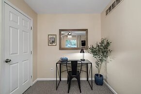 Chic Remodeled Retreat Near Emu: Easy Commute 2 Bedroom Apts