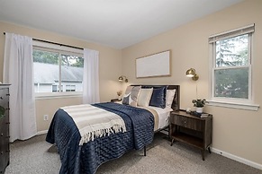 Chic Remodeled Retreat Near Emu: Easy Commute 2 Bedroom Apts