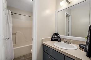 Chic Remodeled Retreat Near Emu: Easy Commute 2 Bedroom Apts