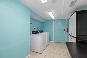 Chic Remodeled Retreat Near Emu: Easy Commute 2 Bedroom Apts