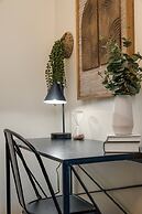 Stylish Sanctuary Near Emu: Ideal For Med Students 2 Bedroom Apts